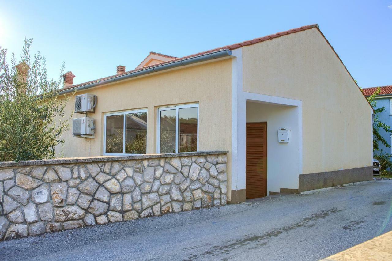 Apartments Ivan Porat Malinska Luaran gambar